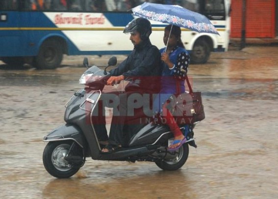 Tripuraâ€™s SMART City : Rain flooded Agartala on Maha-Shashthi, AMCâ€™s unsatisfactory cleanliness drive before Puja erupts resentment among public
